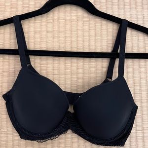 Wacoal Black 30D Underwire Countour Bra with subtle lace details